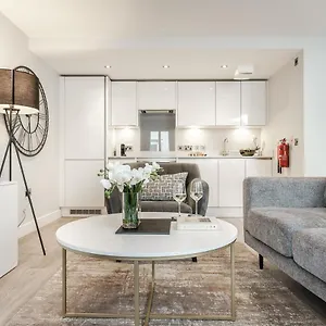 Tailored - Studios, Free Parking , CBG Birleşik Krallık